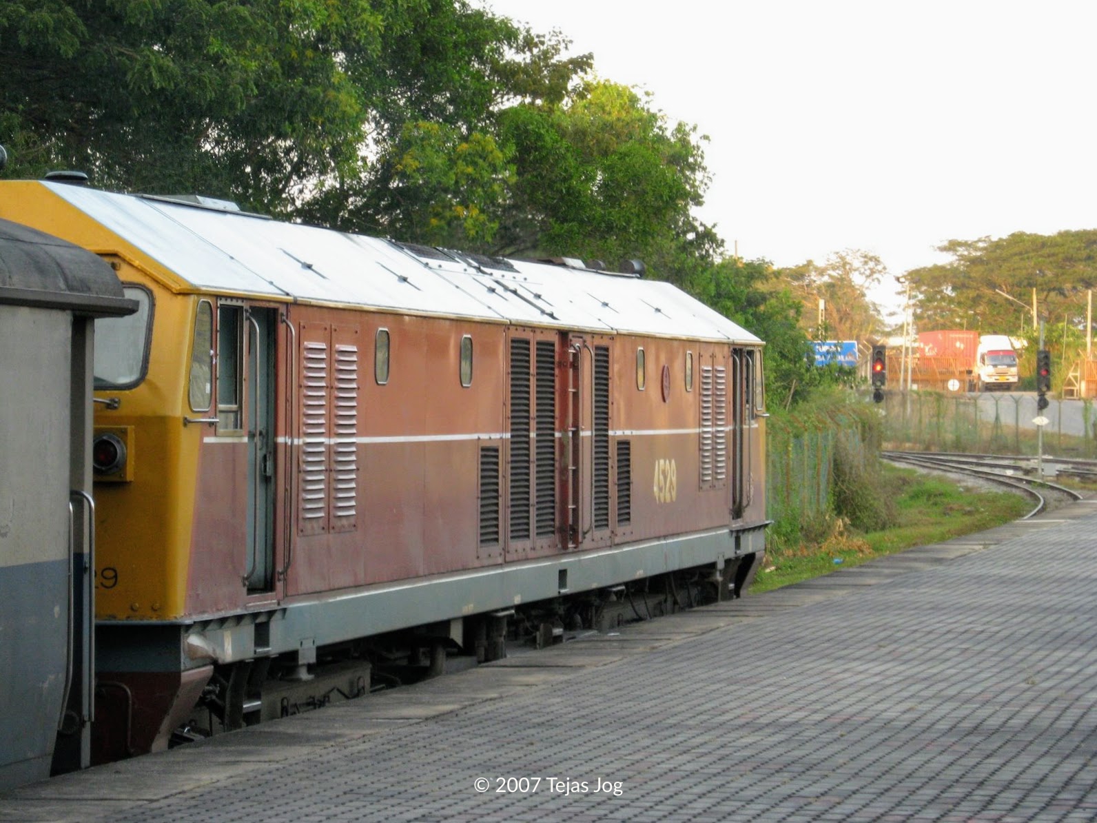 International Express IE 36 at Pedang Besar railway station
