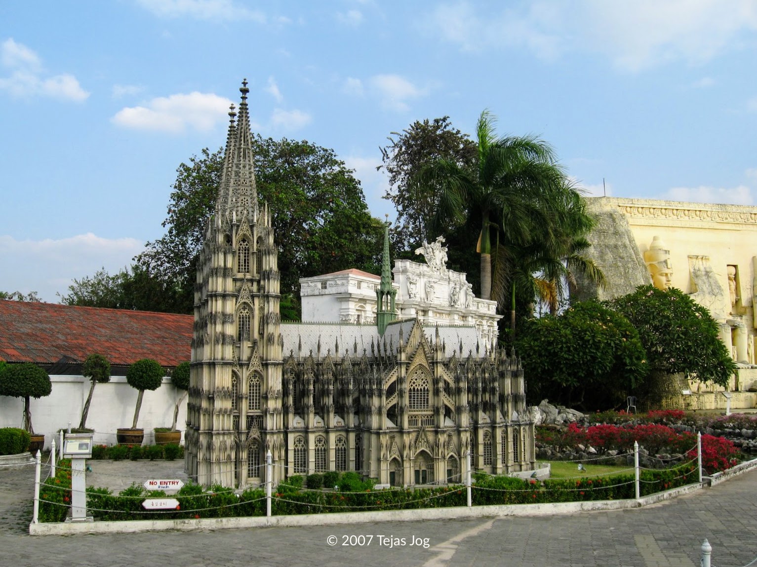 Mini Siam
