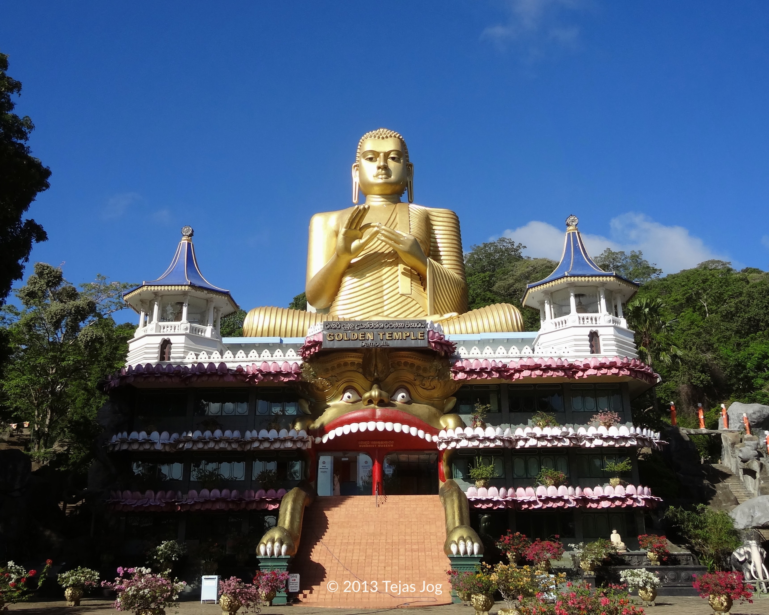 Dambulla Cave Temple entrance