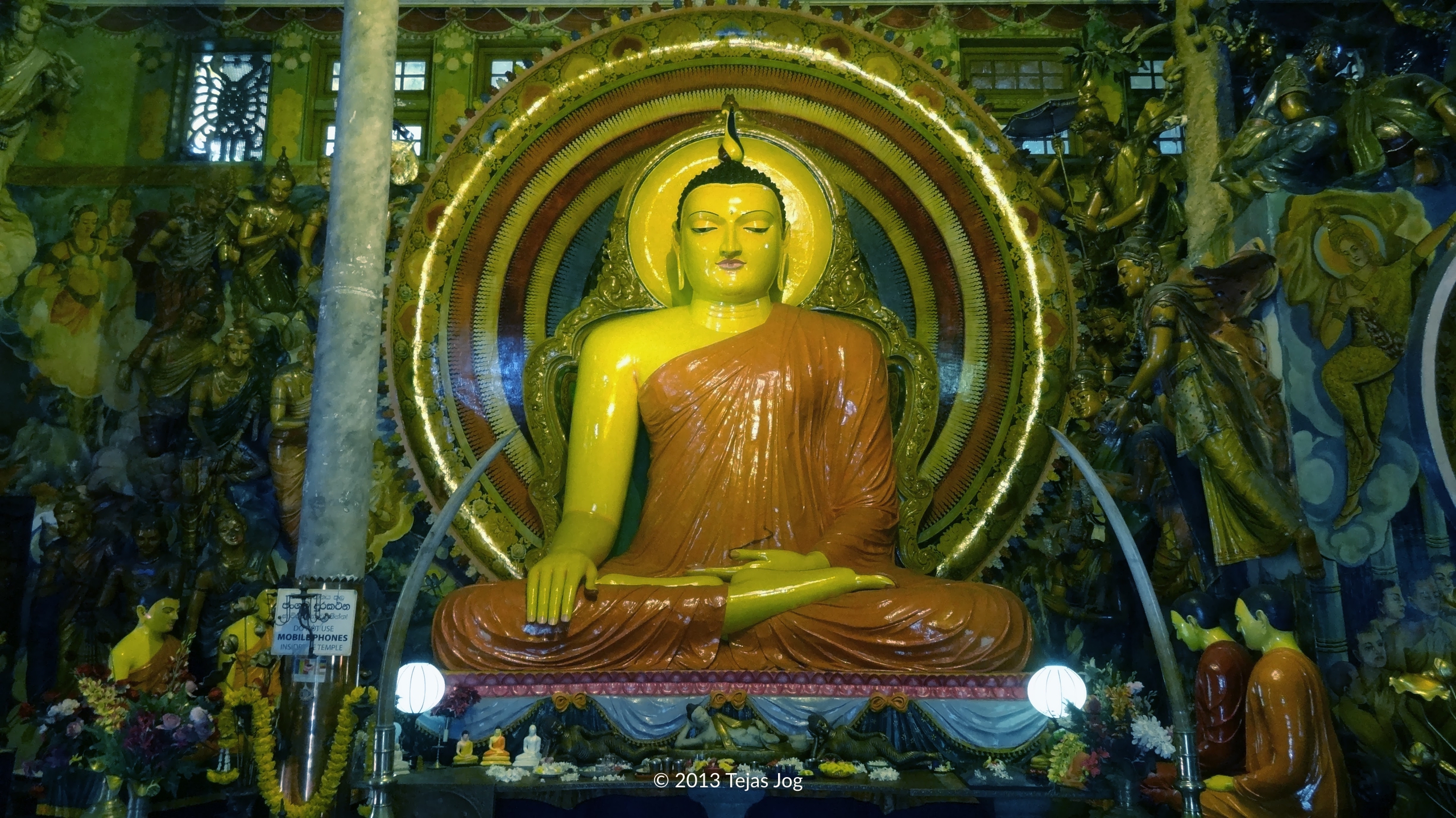 Intricate golden Buddha inside Gangaramaya