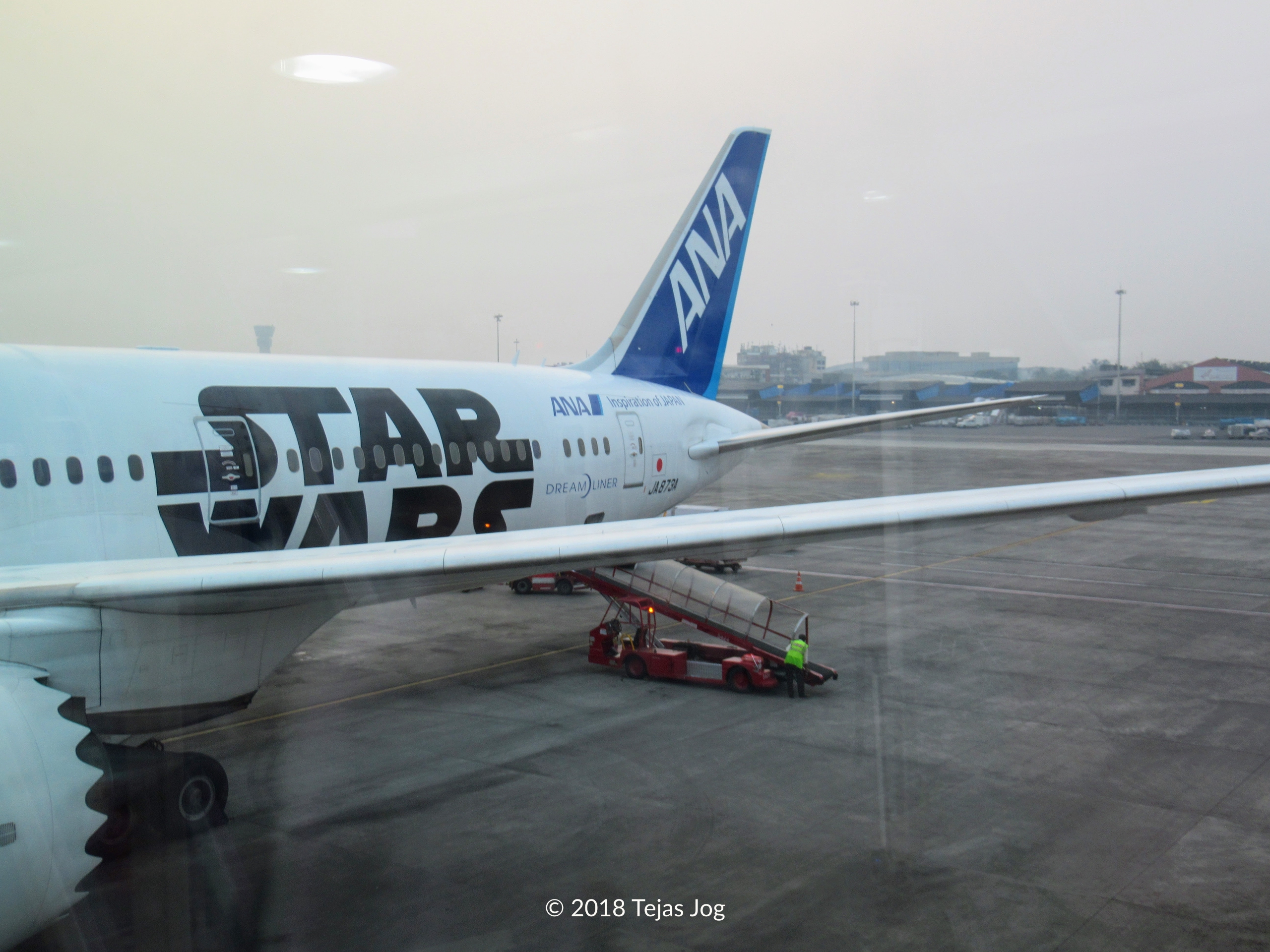 ANA’s “Star Wars R2-D2” Boeing 787-8