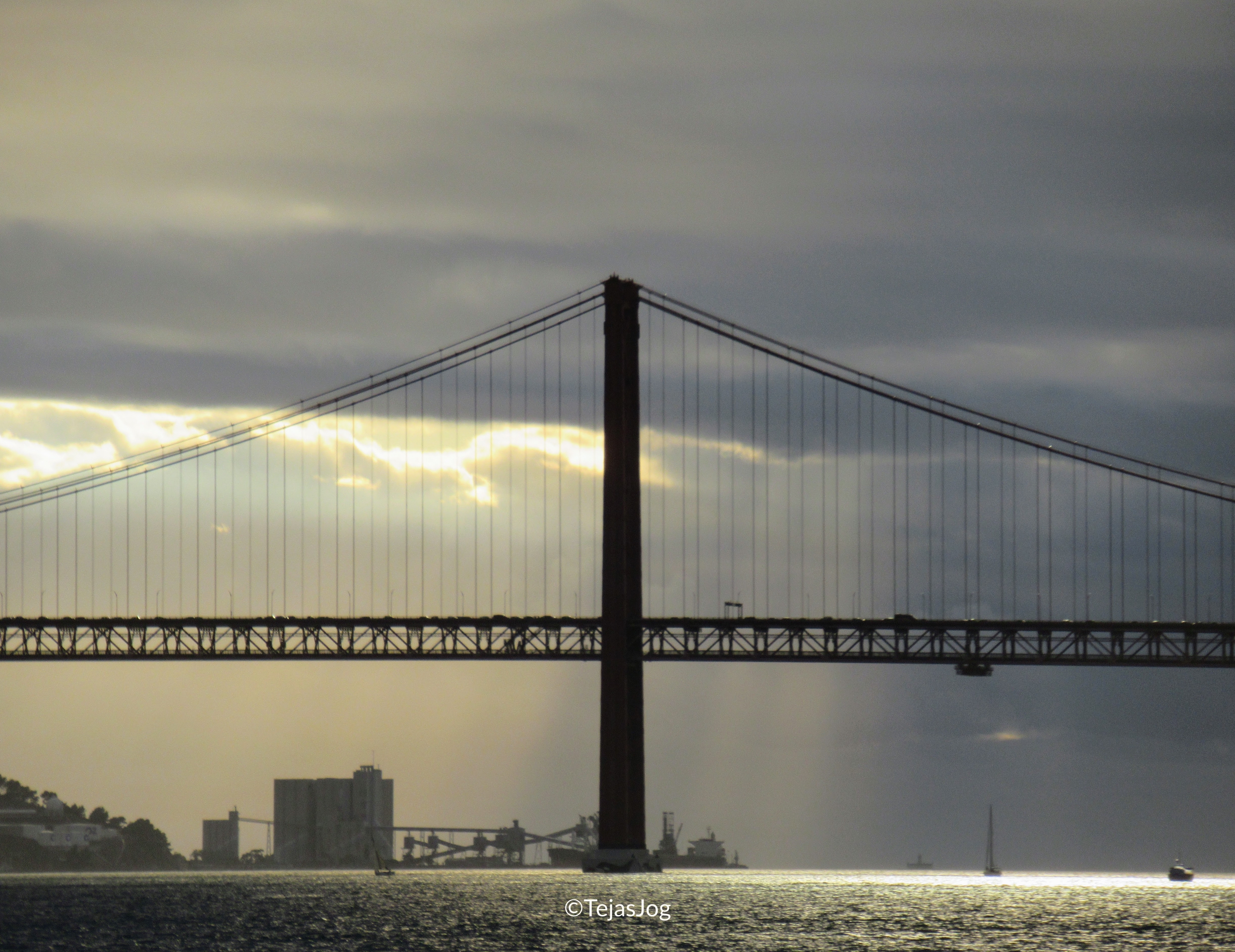 Ponte 25 de Abril
