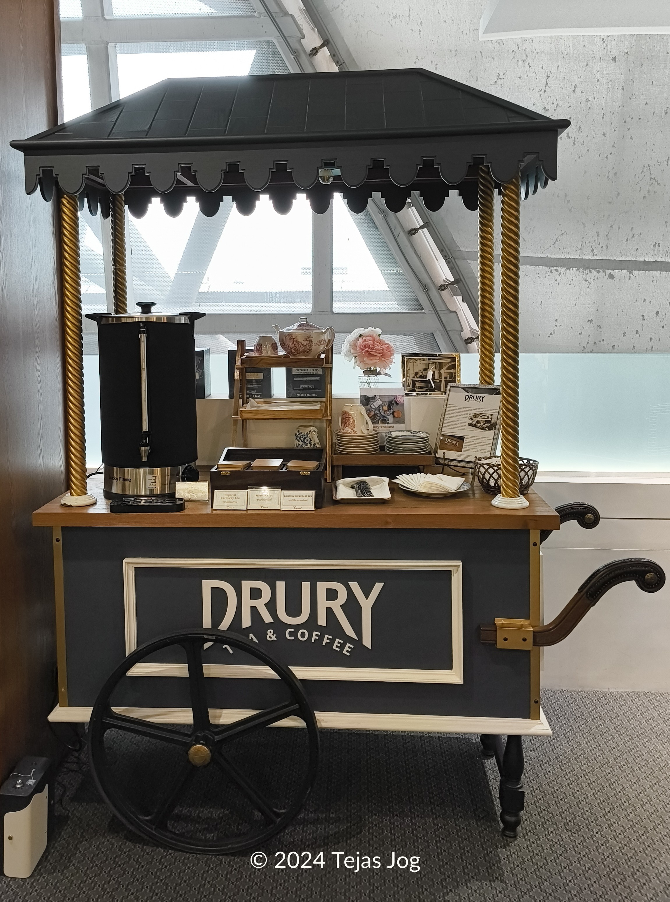 Tea station at Coral Lounge