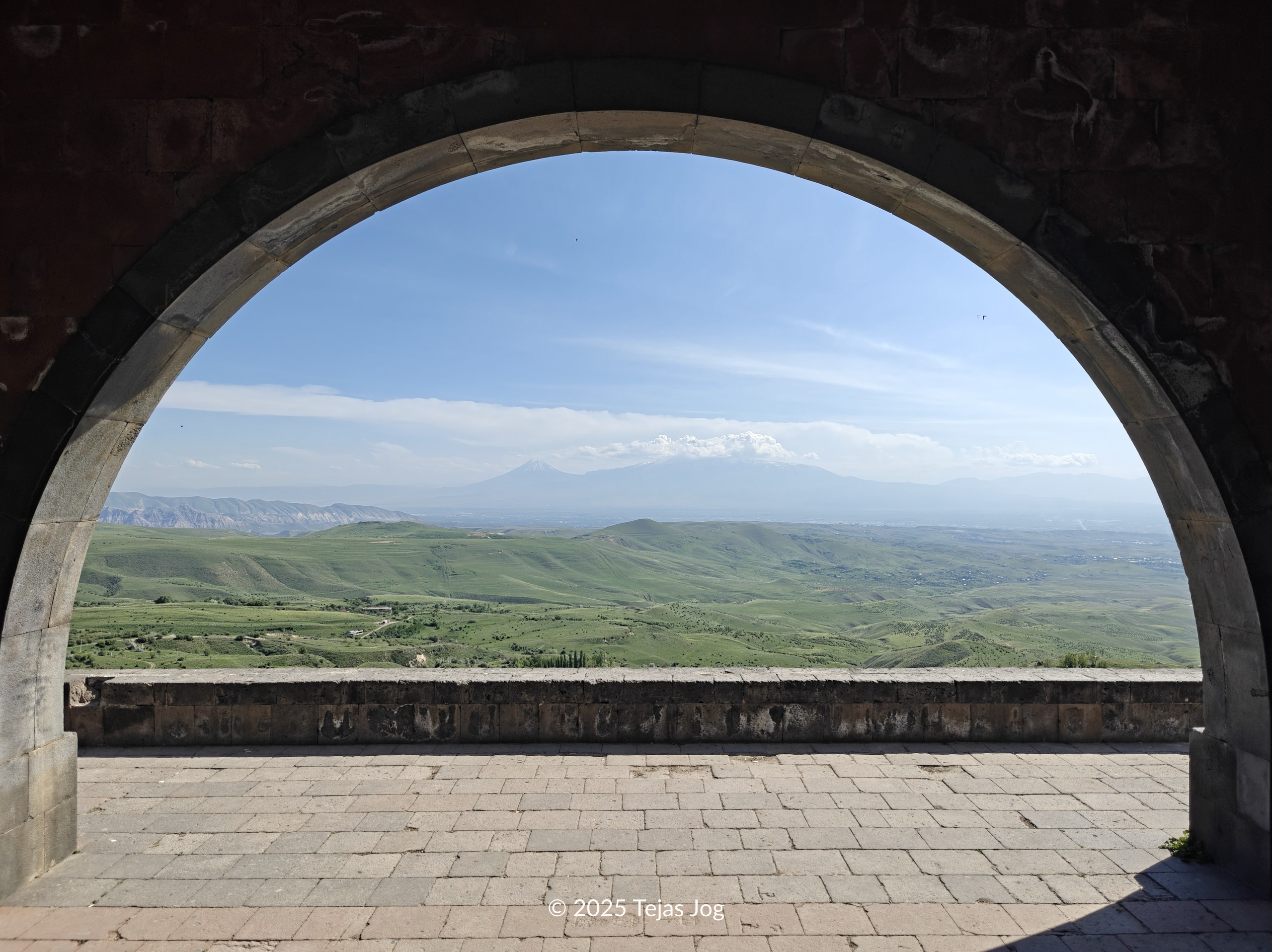 Charents' Arch