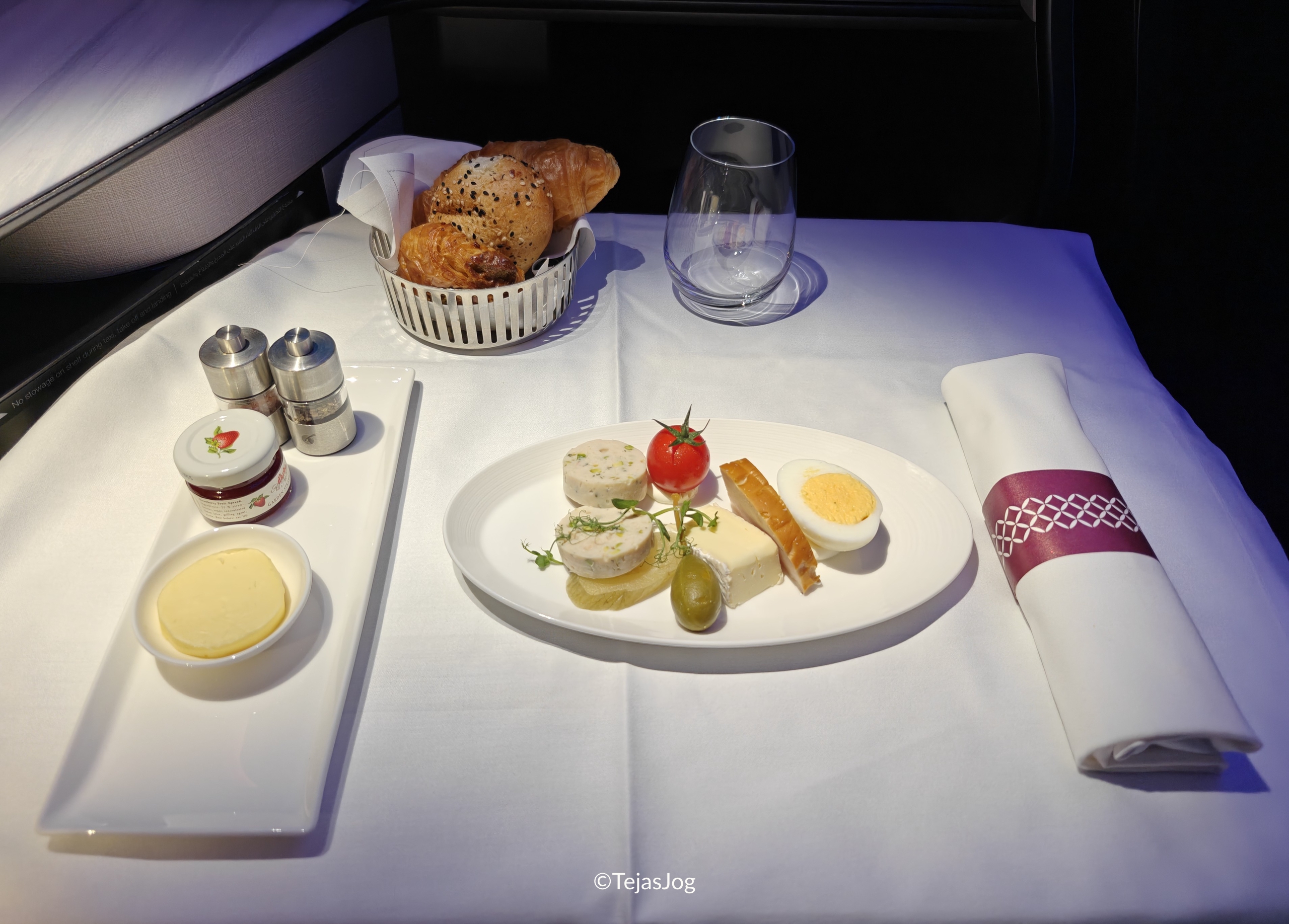 Qatar Airways 557