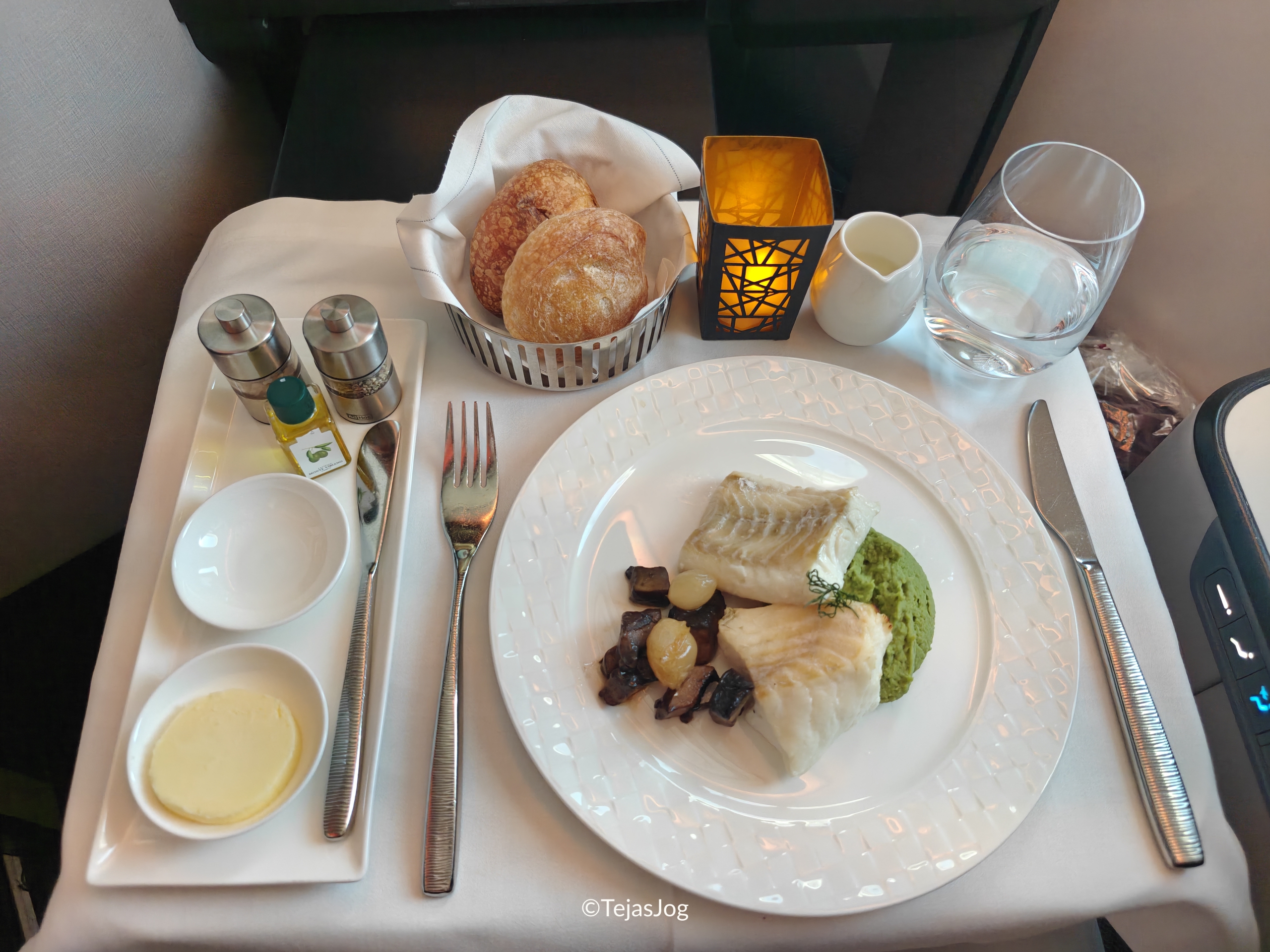Qatar Airways 141
