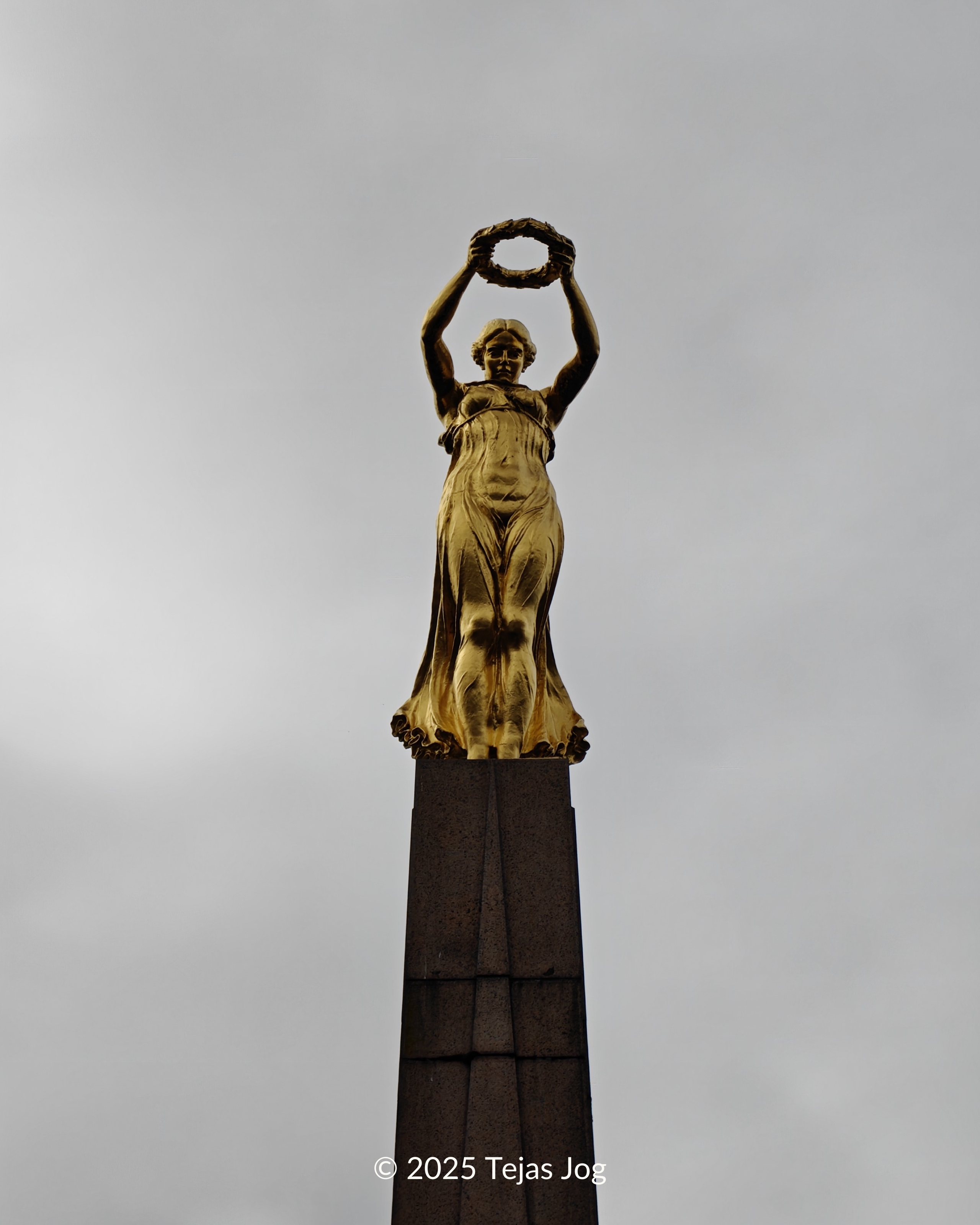 Monument of Remembrance / Gëlle Fra