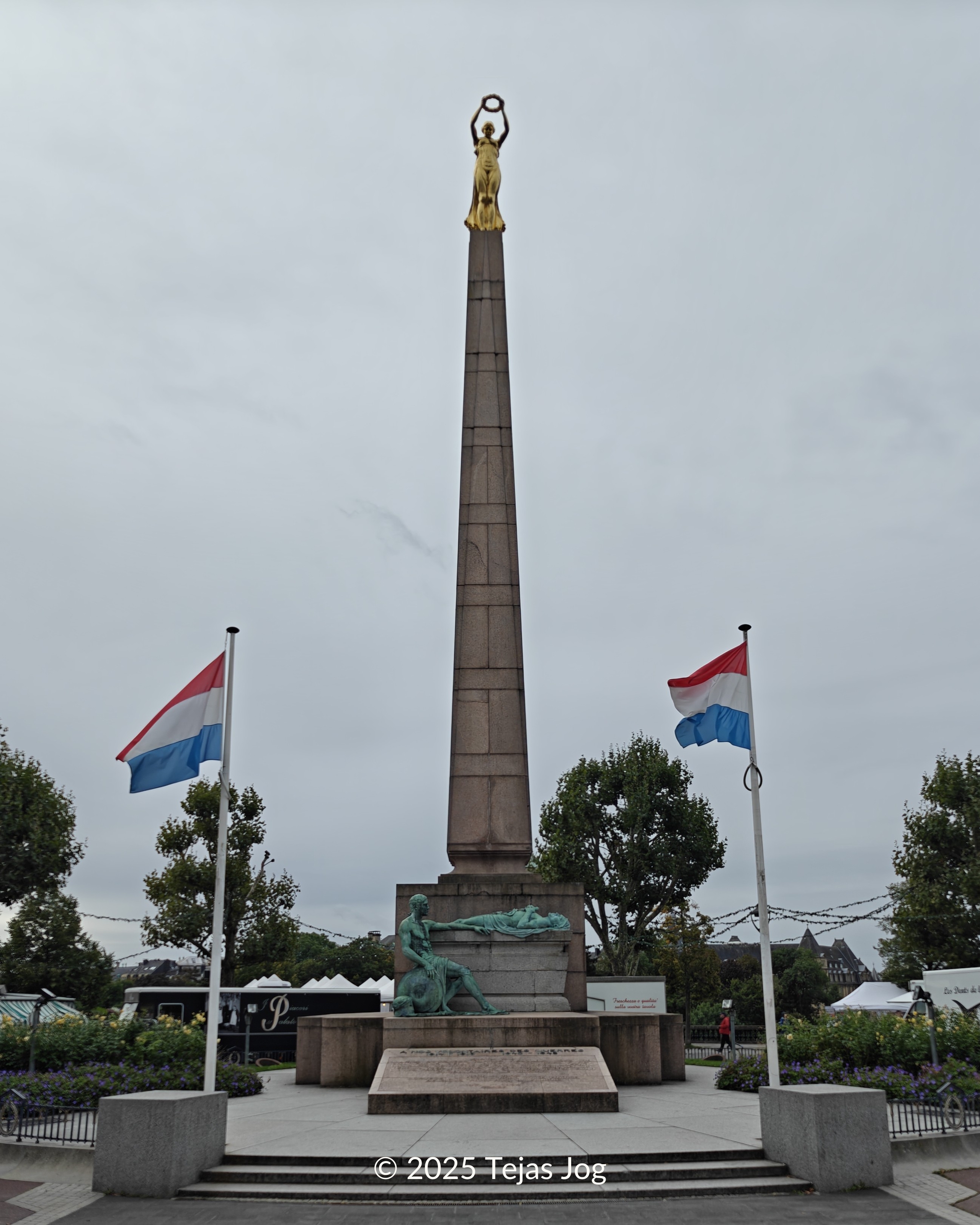 Monument of Remembrance / Gëlle Fra