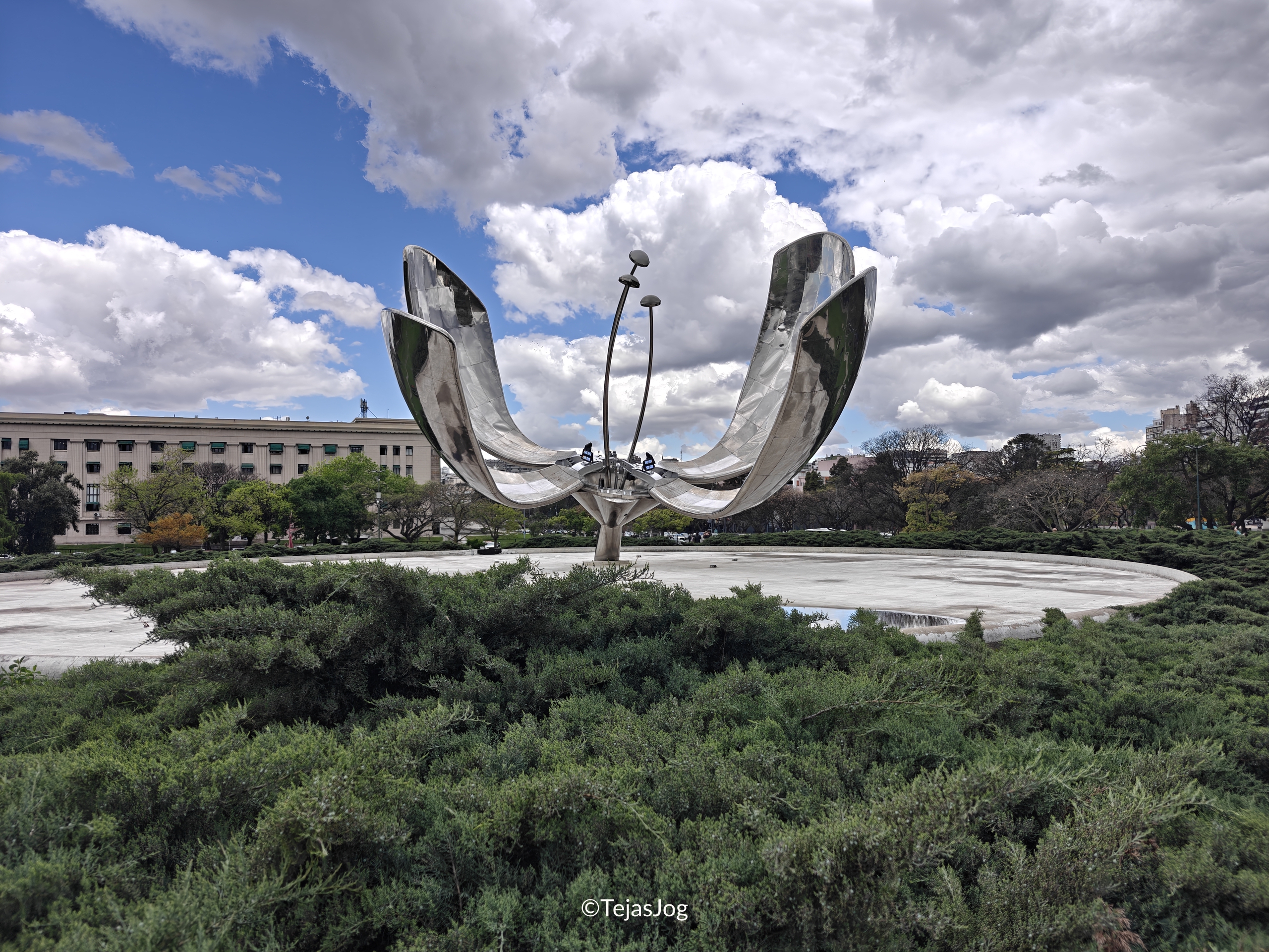 Floralis Generica