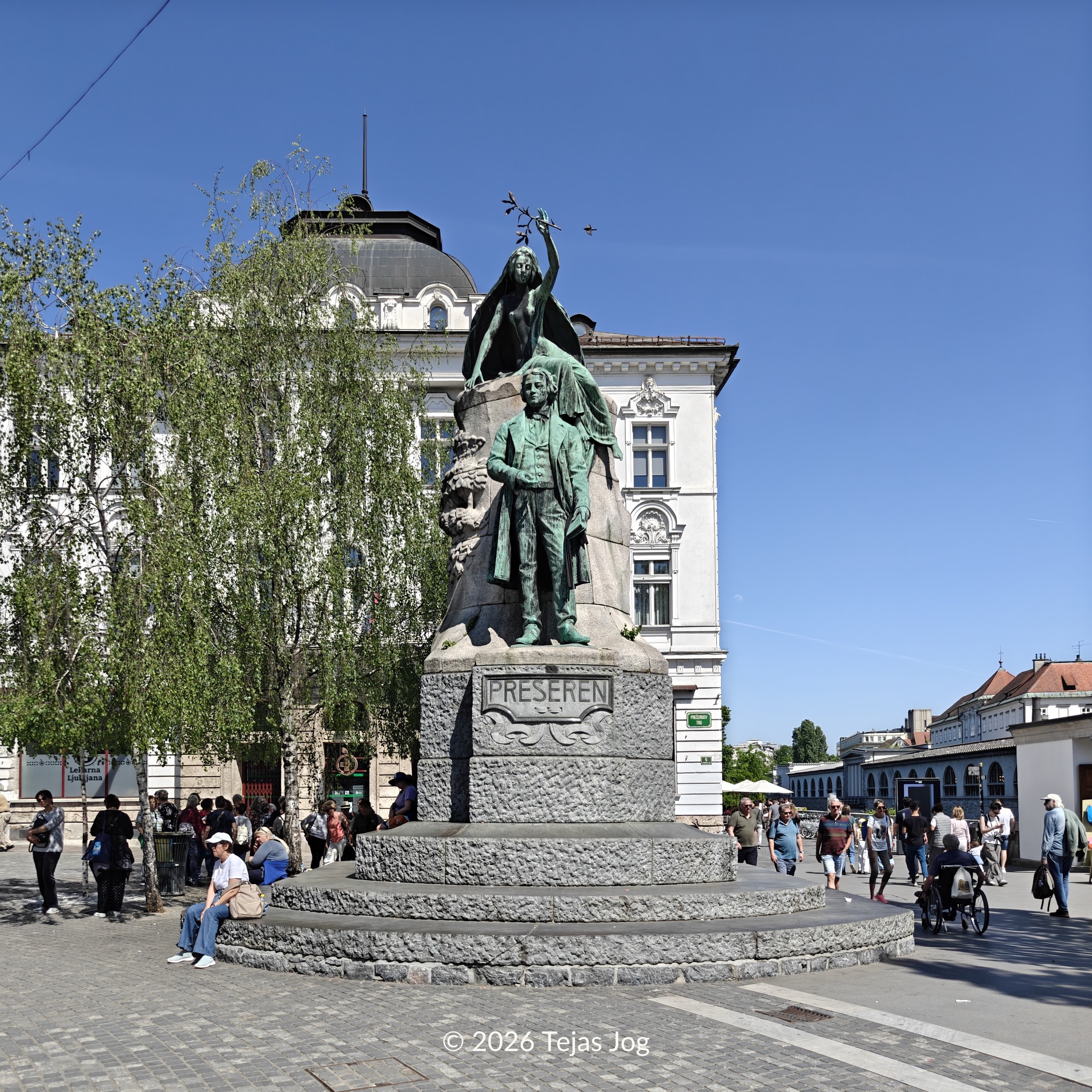 Spomenik Francetu Prešernu at Prešernov trg