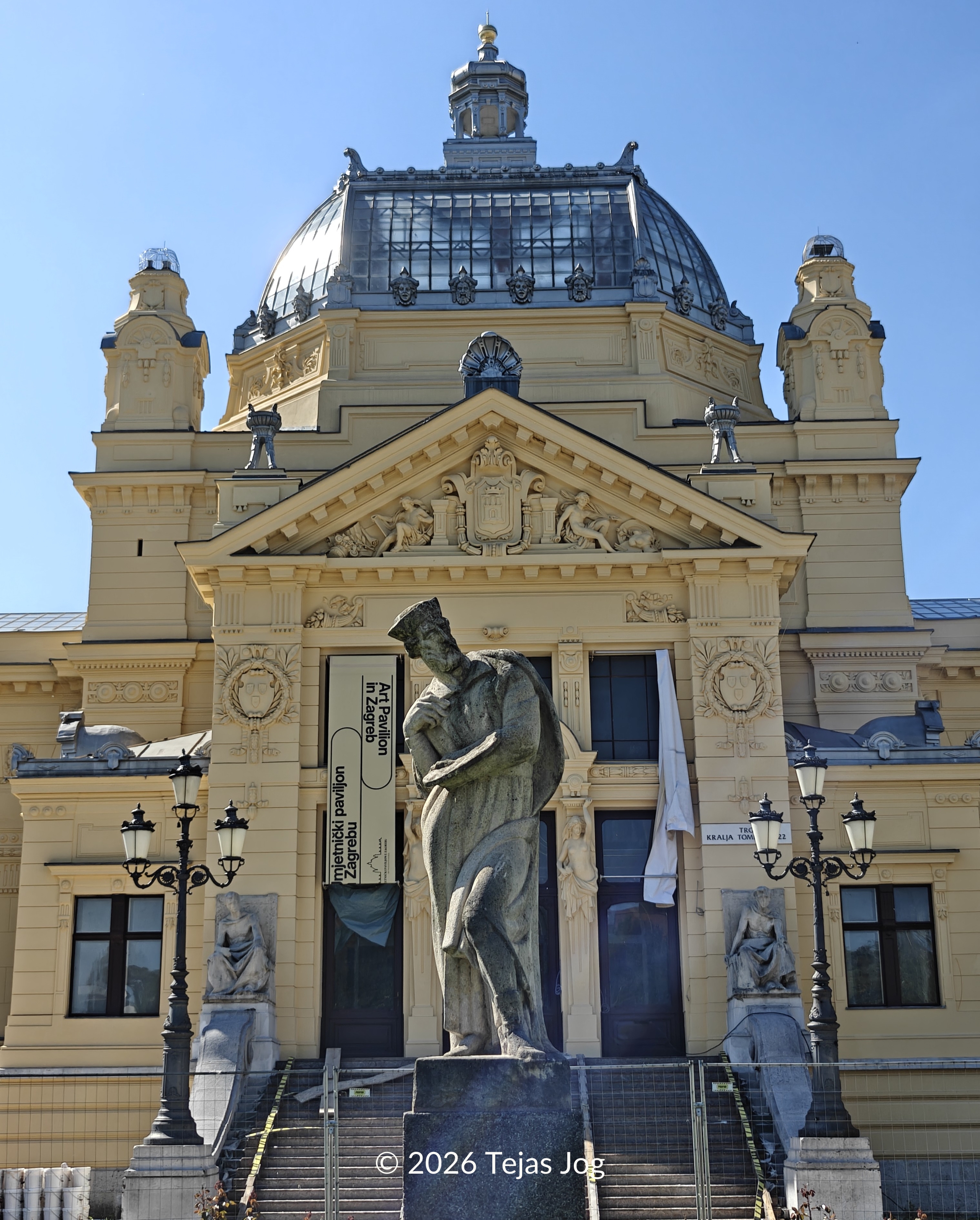 Monument to Andrea Schiavone / Andrija Medulić Ivana Meštrovića