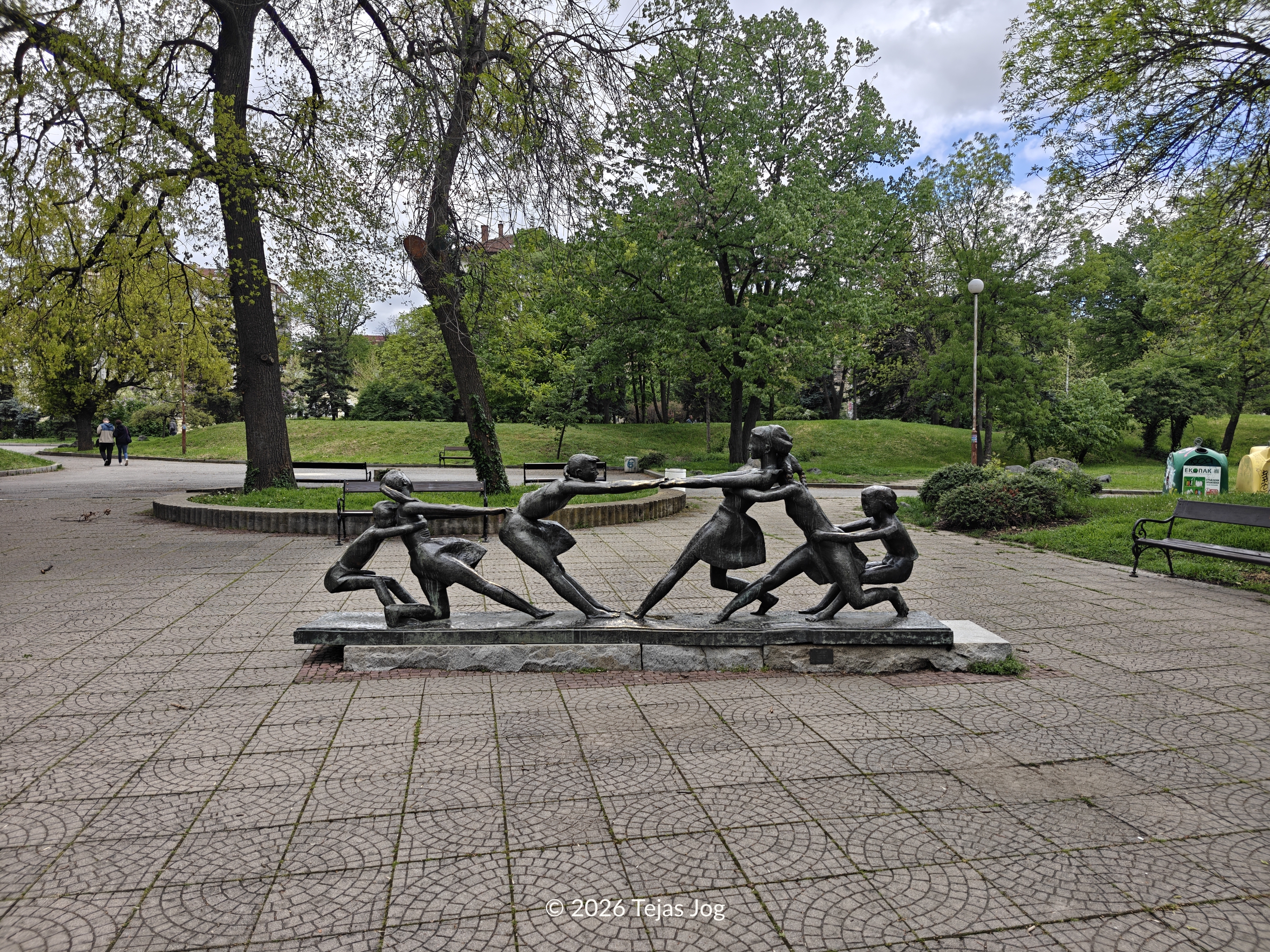 The 'Tug of War' Statue / Скулптура „Игра“ на Любомир Далчев