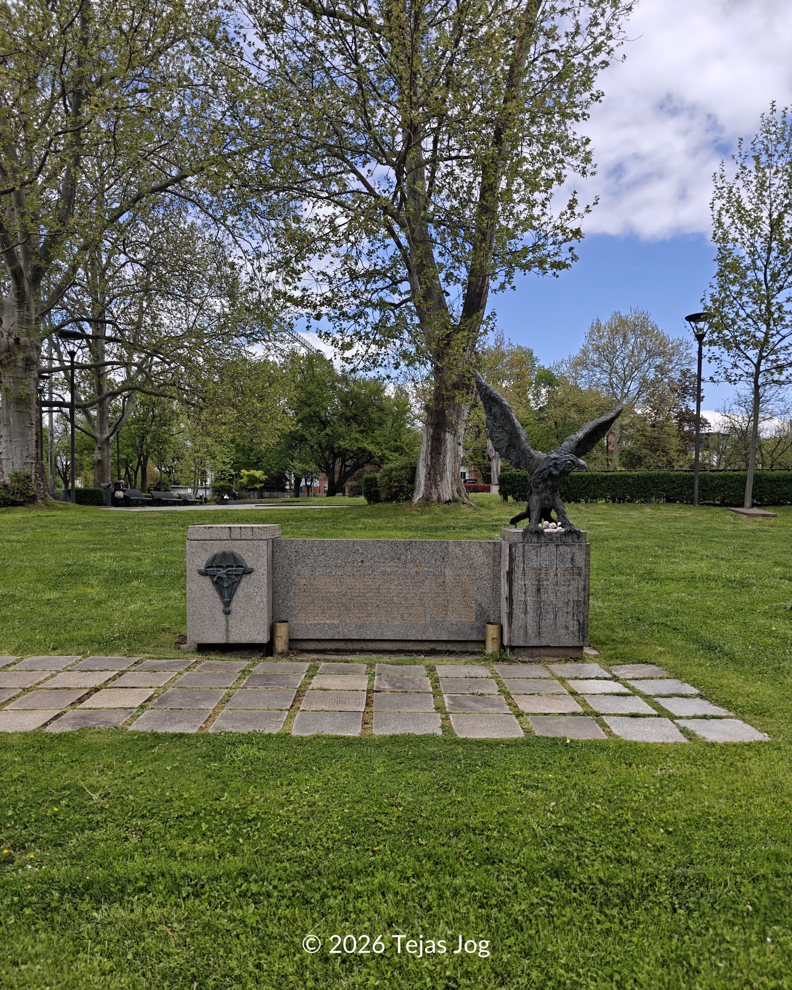 Monument to the Paratroopers / Паметник на парашутиста