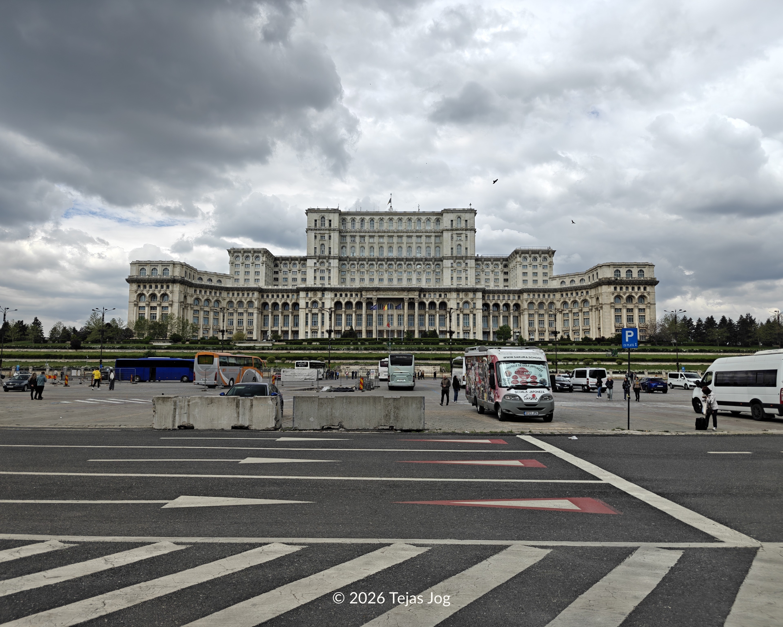 Constitution Square / Piața Constituției