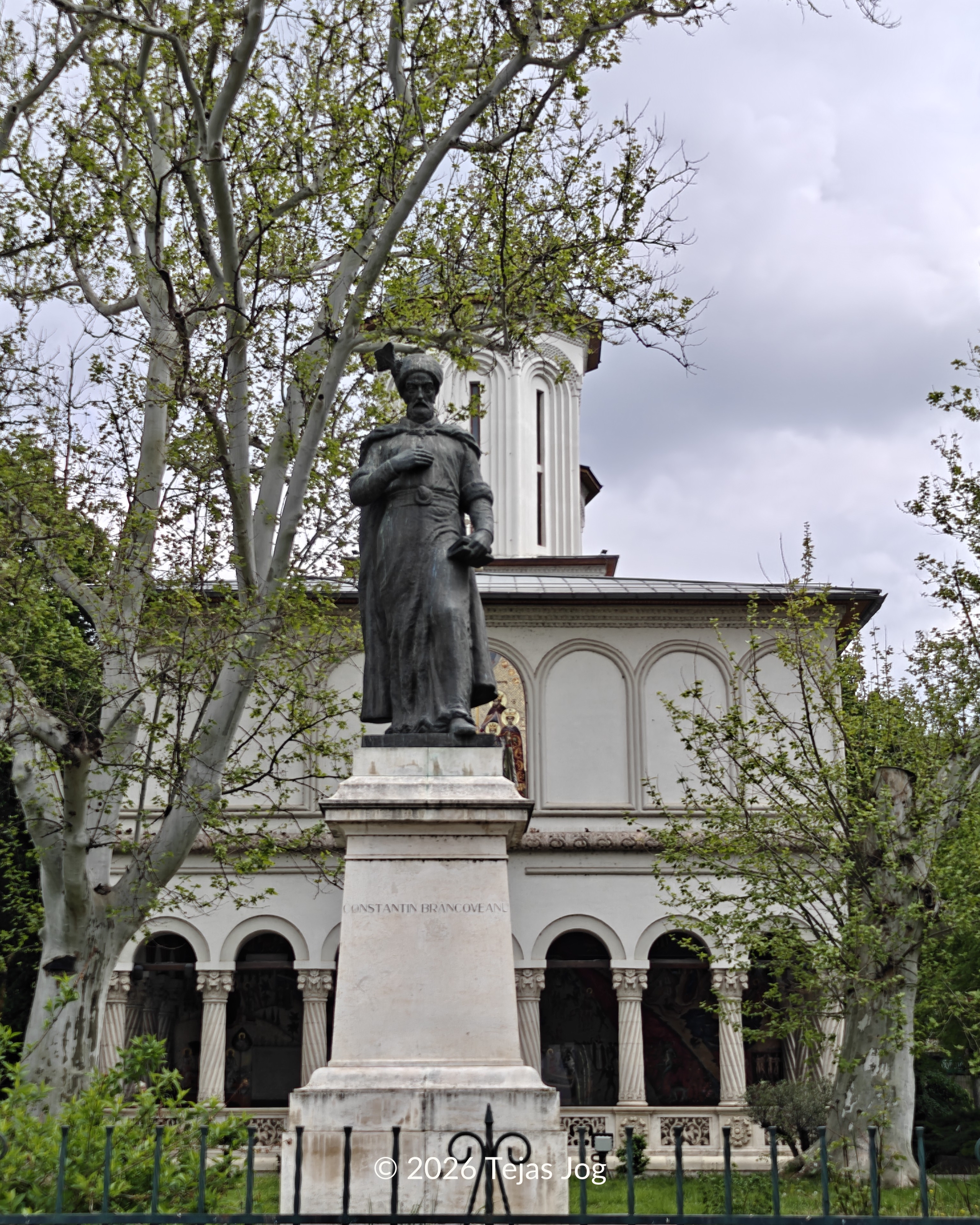 The Statue of Constantin Brâncoveanu / Statuia lui Constantin Brâncoveanu