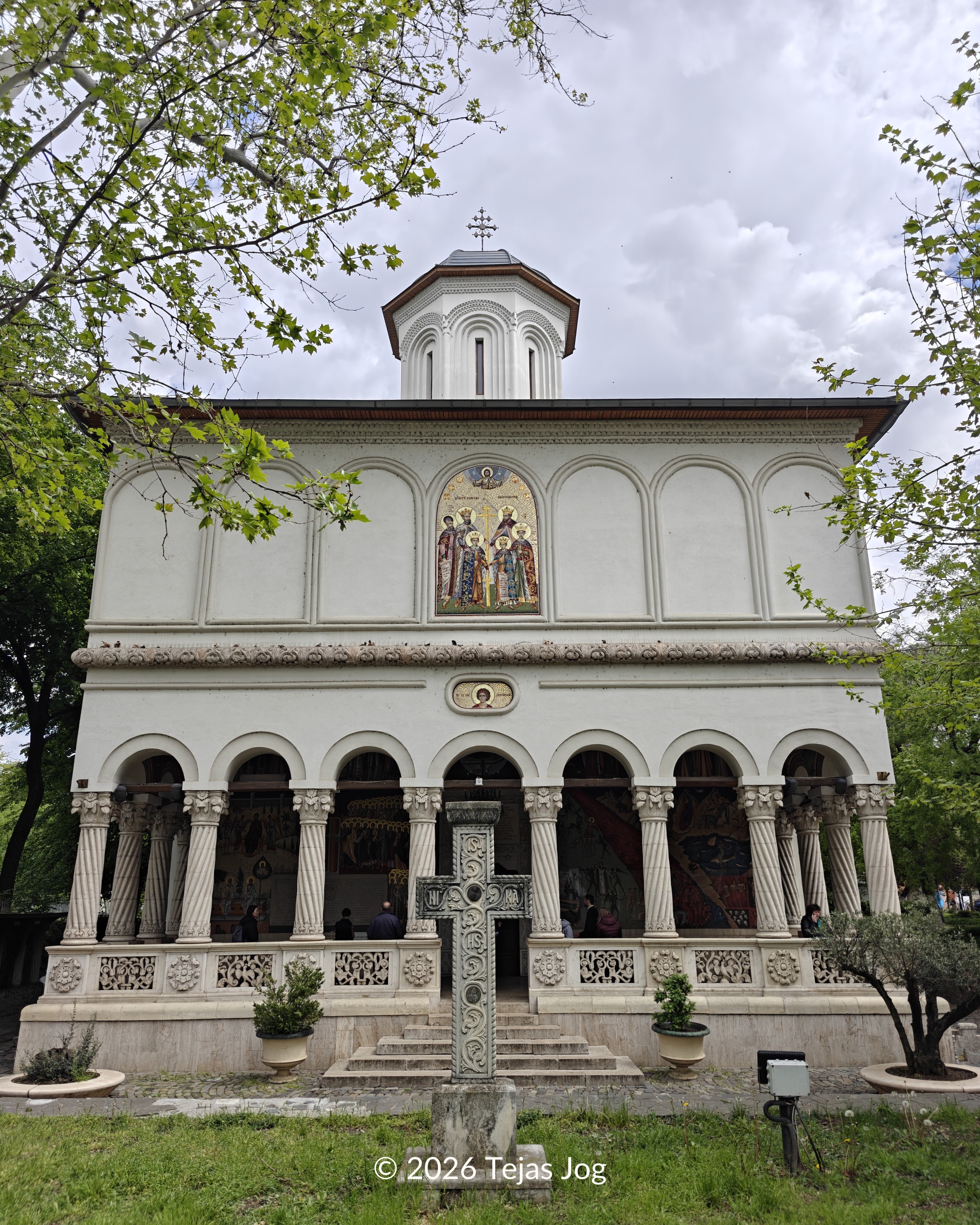 The New "Saint George" Church / Biserica Sfântul Gheorghe Nou