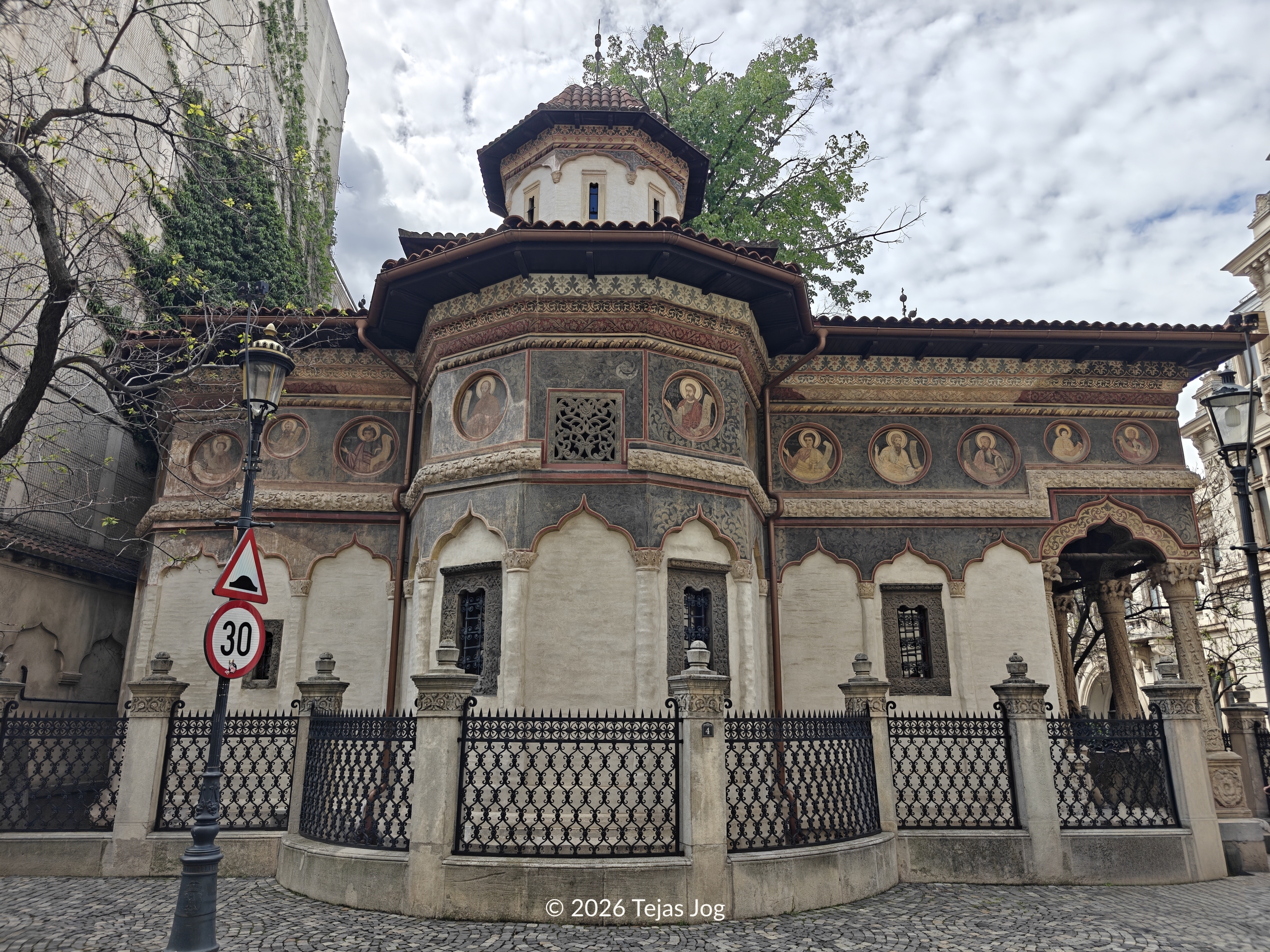 The Church of the "Stavropoleos" Monastery / Biserica Mănăstirii "Stavropoleos"