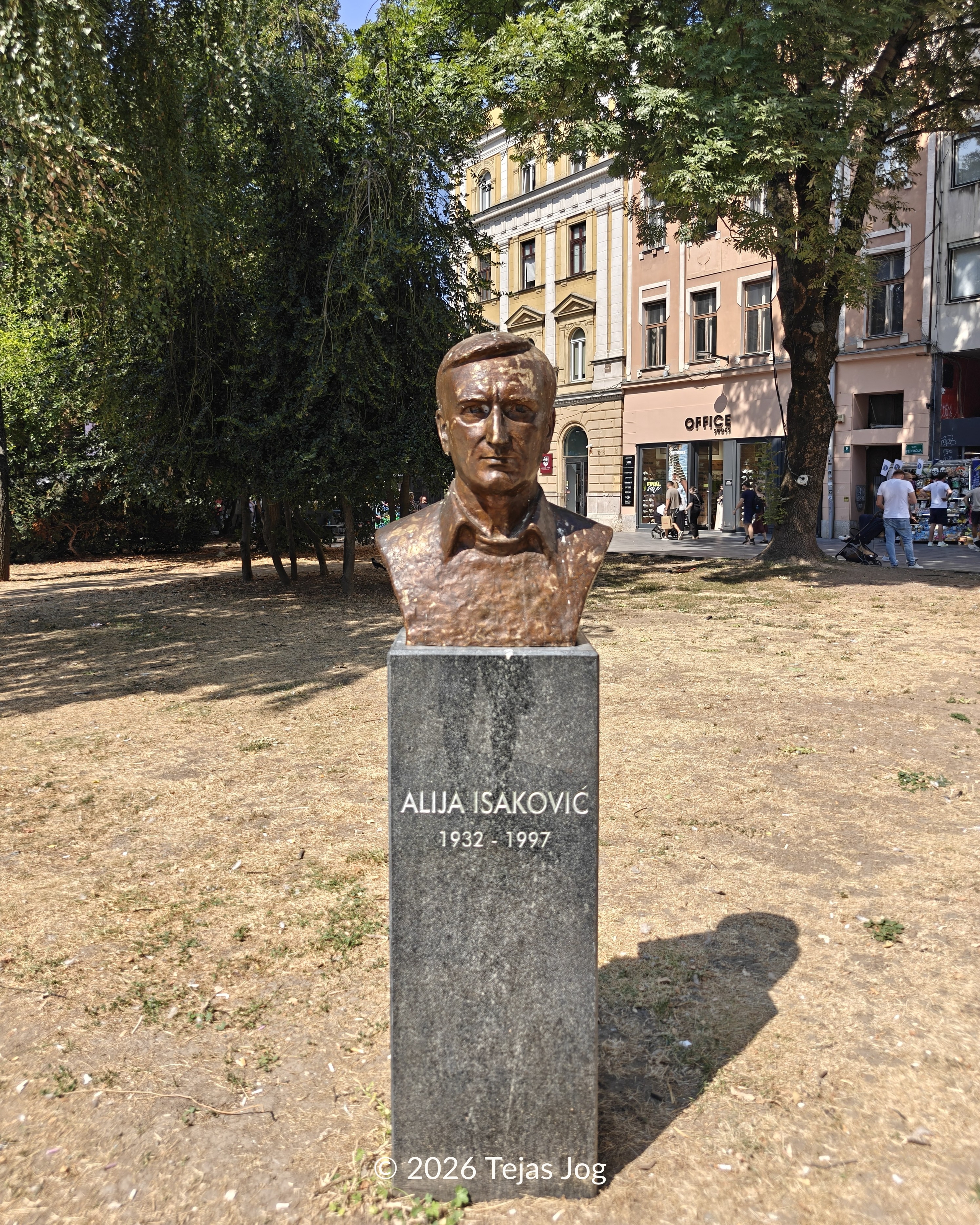 Alije Isakovića statue