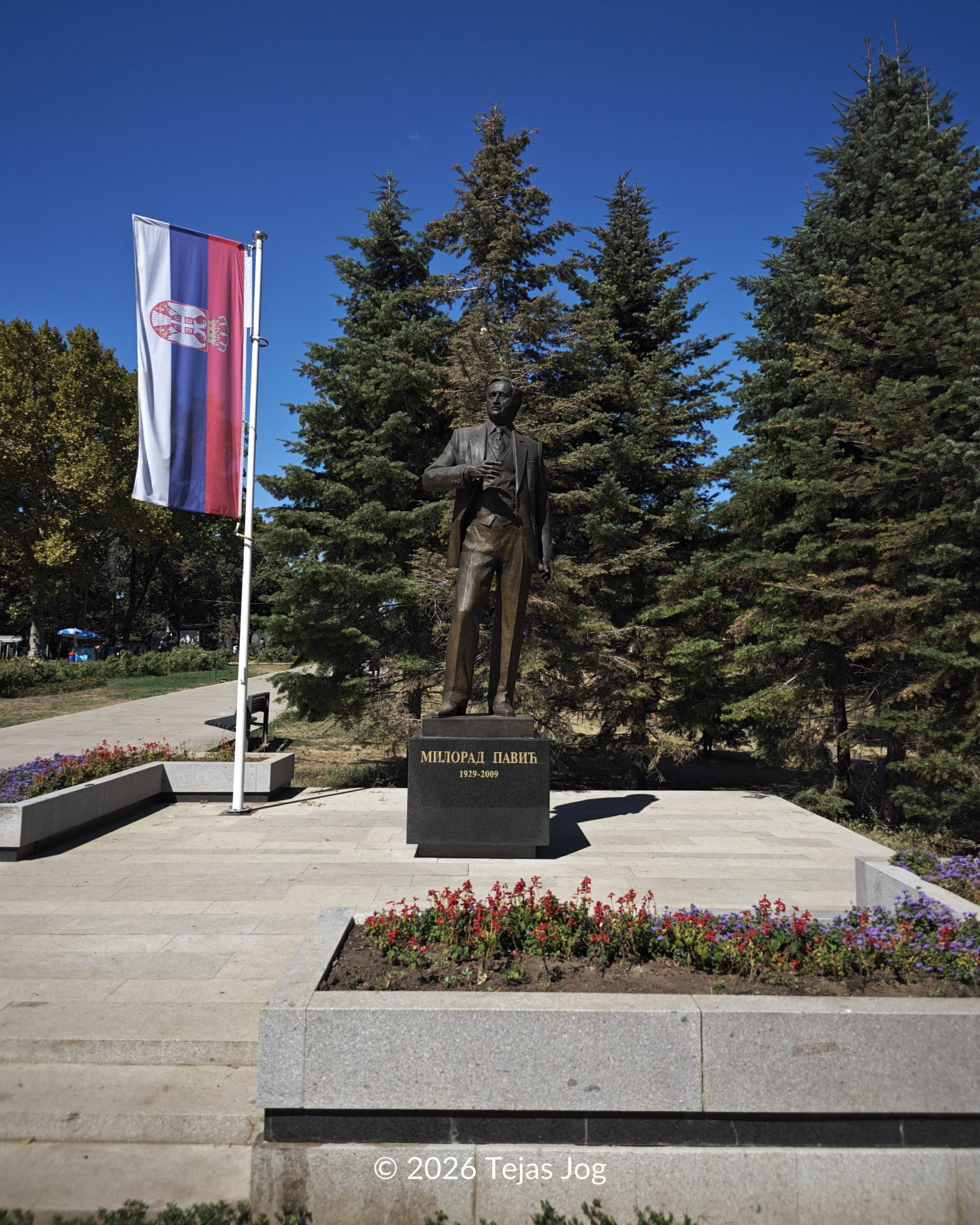 Milorad Pavić Monument / Споменик Милорад Павић
